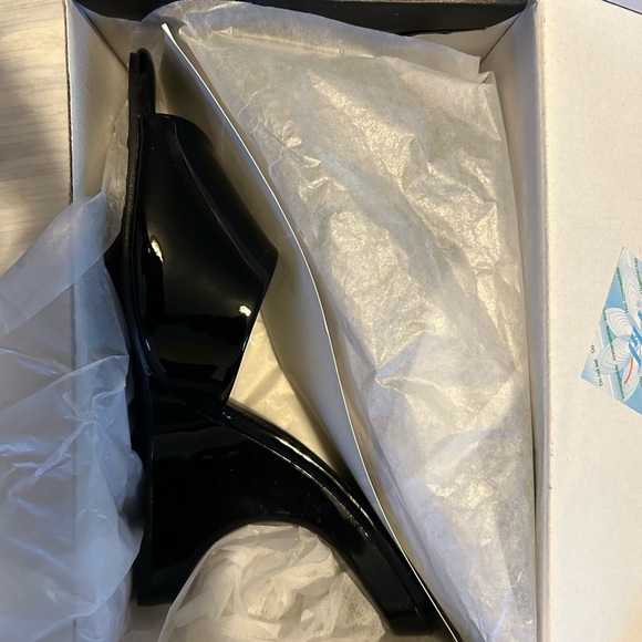 Black heels - Picture 3 of 3